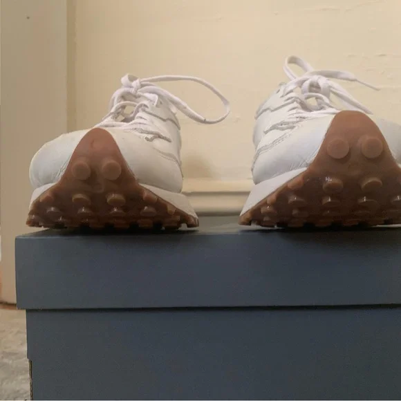 New Balance White Sneakers Modern Minimalist Design - Picture 8 of 9